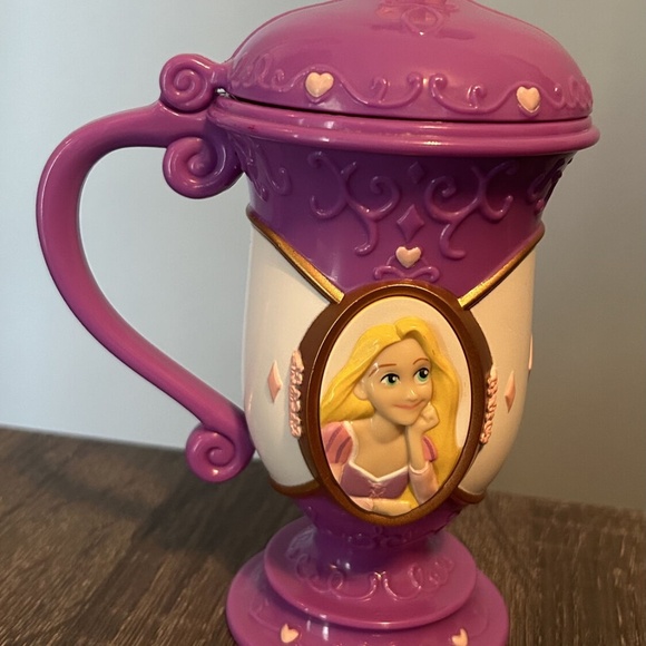 Disney Rapunzel Mug Cup with Flip Up Lid Disney on Ice Frozen Souvenir EUC - Picture 1 of 7